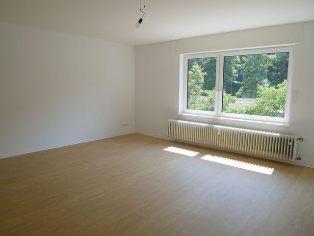 „Hell, mit Einbauküche und Balkon, schöne Raumaufteilung“